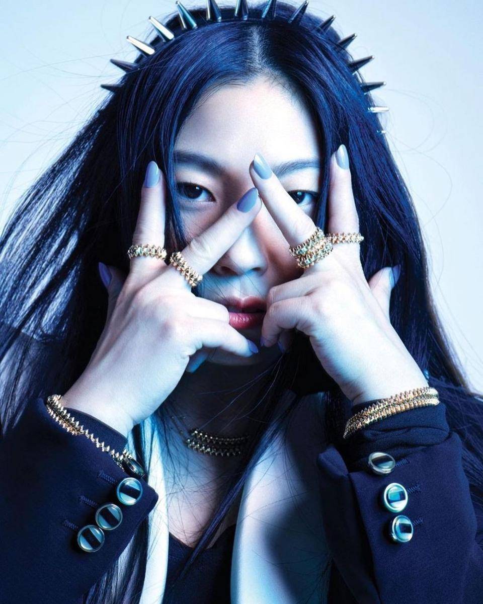 Instagram.com/awkwafina/