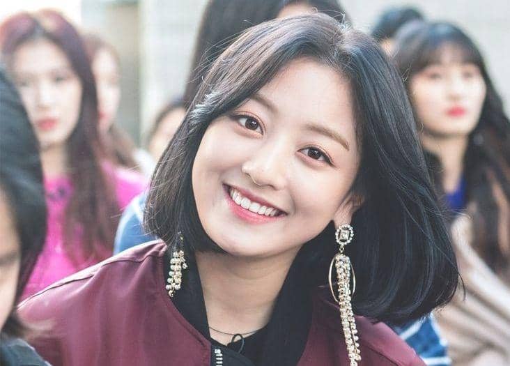 10 Potret Senyuman Jihyo TWICE yang Menggemaskan