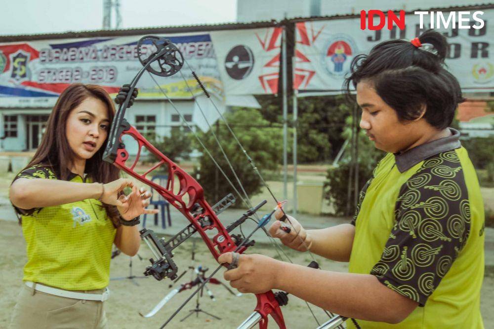 Potret atlet panahan Dellie Threesyadinda saat ditemui di Lapangan KONI Jatim (2 Desember 2019). IDN Times/Reza Iqbal
