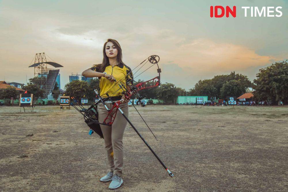 Potret atlet panahan Dellie Threesyadinda saat ditemui di Lapangan KONI Jatim (2 Desember 2019). IDN Times/Reza Iqbal