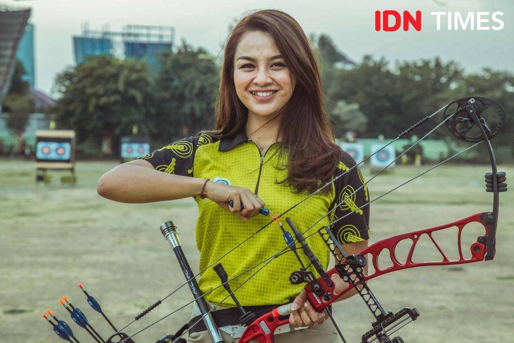 Potret atlet panahan Dellie Threesyadinda saat ditemui di Lapangan KONI Jatim (2 Desember 2019). IDN Times/Reza Iqbal