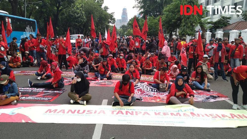 [BREAKING] Demonstran Pindah ke Taman Aspirasi, Jalan Merdeka Dibuka