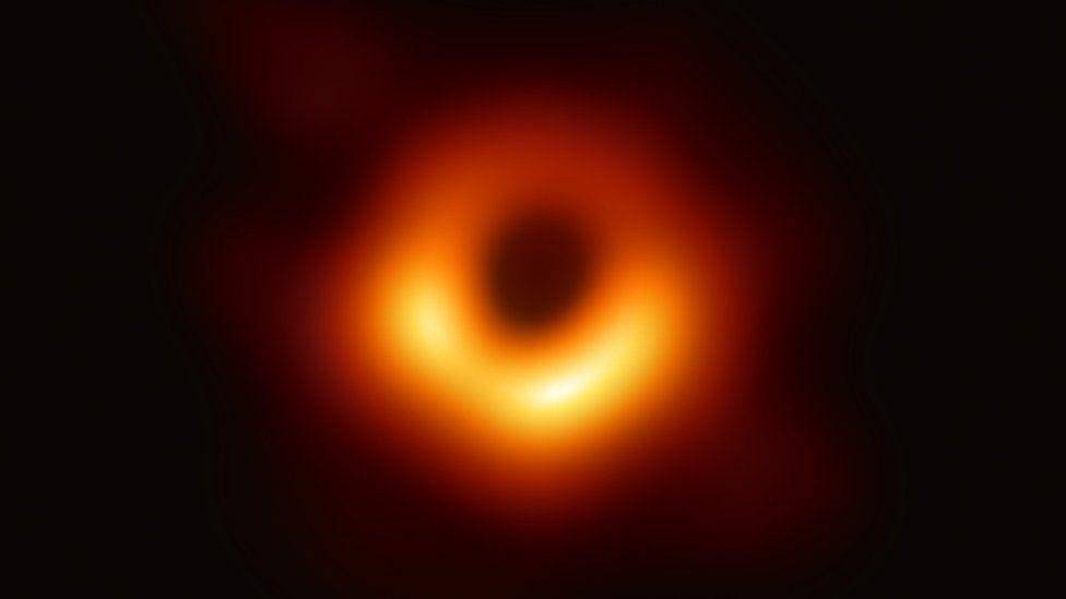 Foto black hole yang ditangkap oleh Event Horizon. bbci.co.uk