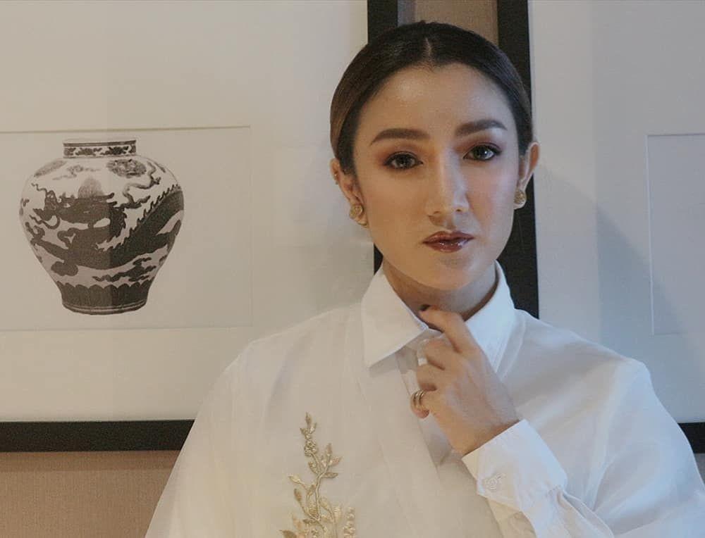10 Potret Melly Mono, Vokalis Kotak Pengganti Tantri yang Manis Abis