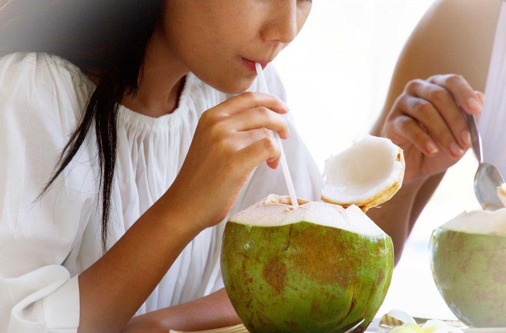 10 Manfaat Air Kelapa bagi Kesehatan yang Perlu Kamu Ketahui