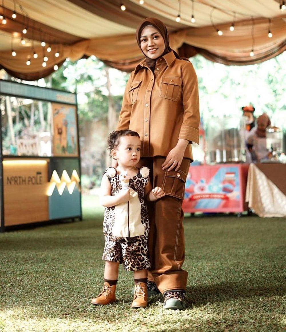 instagram.com/rachelvennya