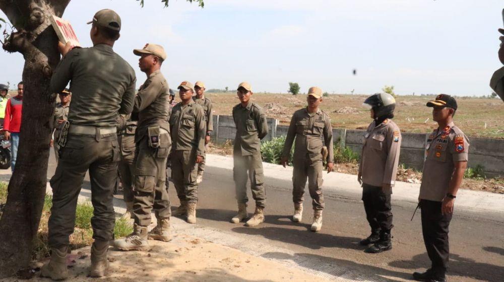 Spanduk Provokatif di
Area Kilang Minyak Ditertibkan Satpol PP