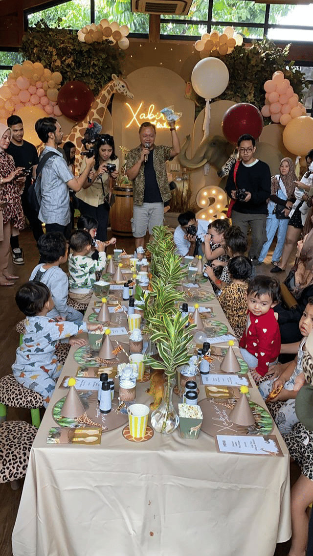 instagram.com/rachelvennya