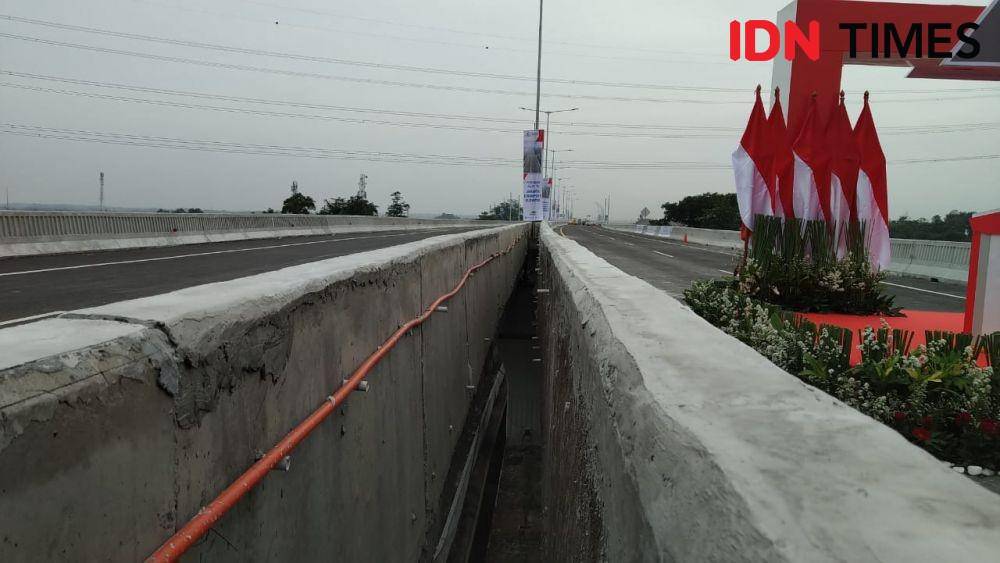 Jalan Tol Layang Jakarta – Cikampek (Japek) (IDN Times/Helmi Shemi)