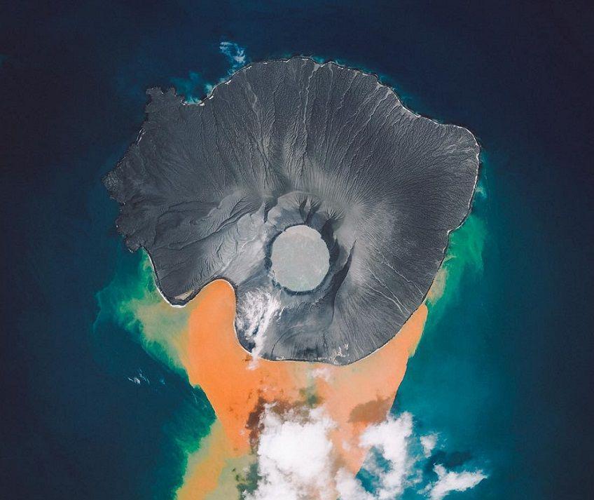 12 Foto Bumi dari Satelit yang Bikin Kamu Merasa 'Kecil'