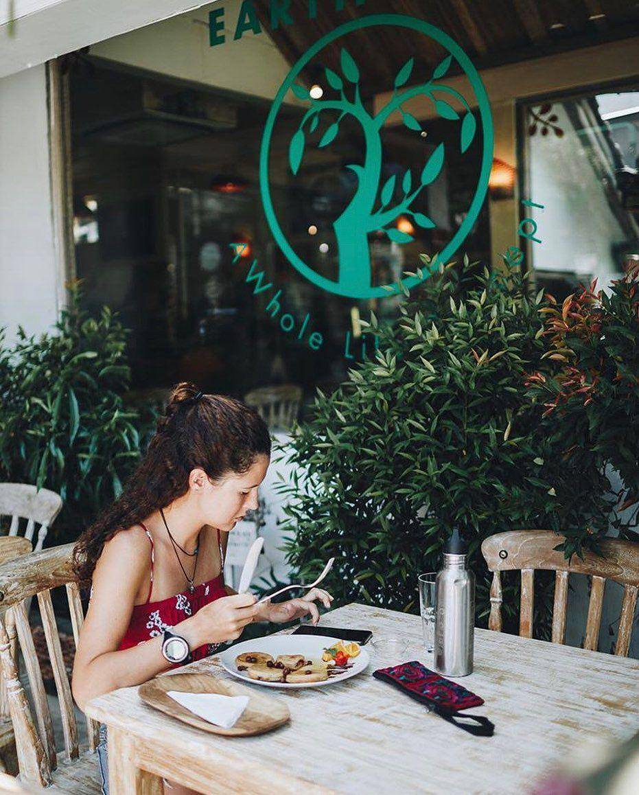 instagram.com/earthcafebali/