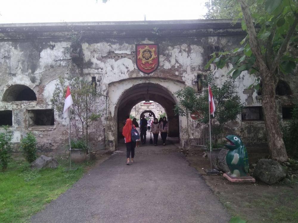 Lorong yang menjadi pintu utama masuk Benteng Pendem atau Benteng Van Den Bosch di Ngawi. IDN Times/Nofika Dian Nugroho