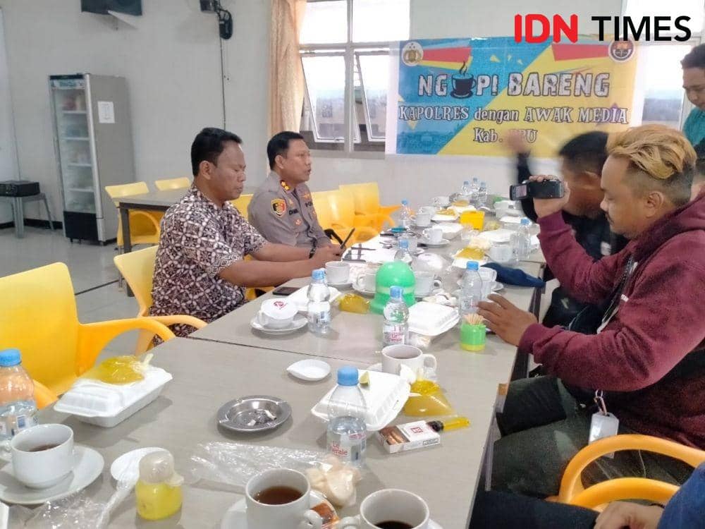 Kapolres PPU, AKBP M. Dharma Nugraha saat memberikan keterangan pers kepada awak media terkait rencana kunjungi RI 1 ke PPU (IDN Times/Ervan Masbanjar)
