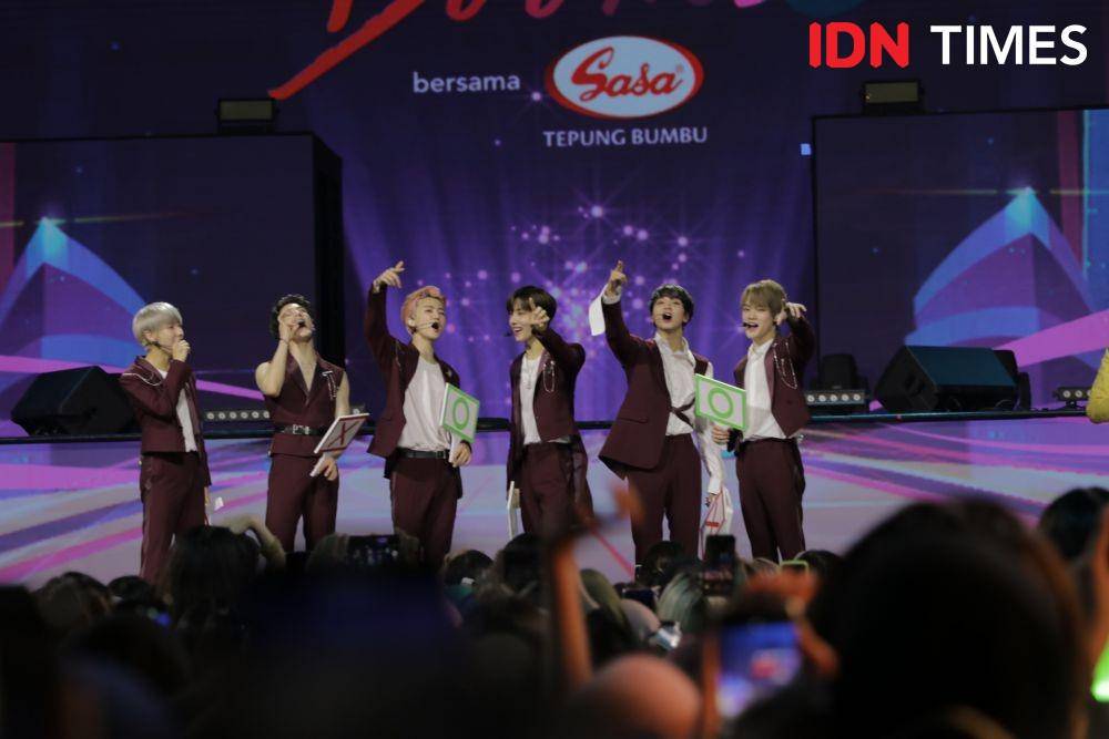 NCT Dream dalam acara TRANSMEDIA Boom 18 di Trans Studio Cibubur. 14 Desember 2019. IDN Times/Nadia Umara