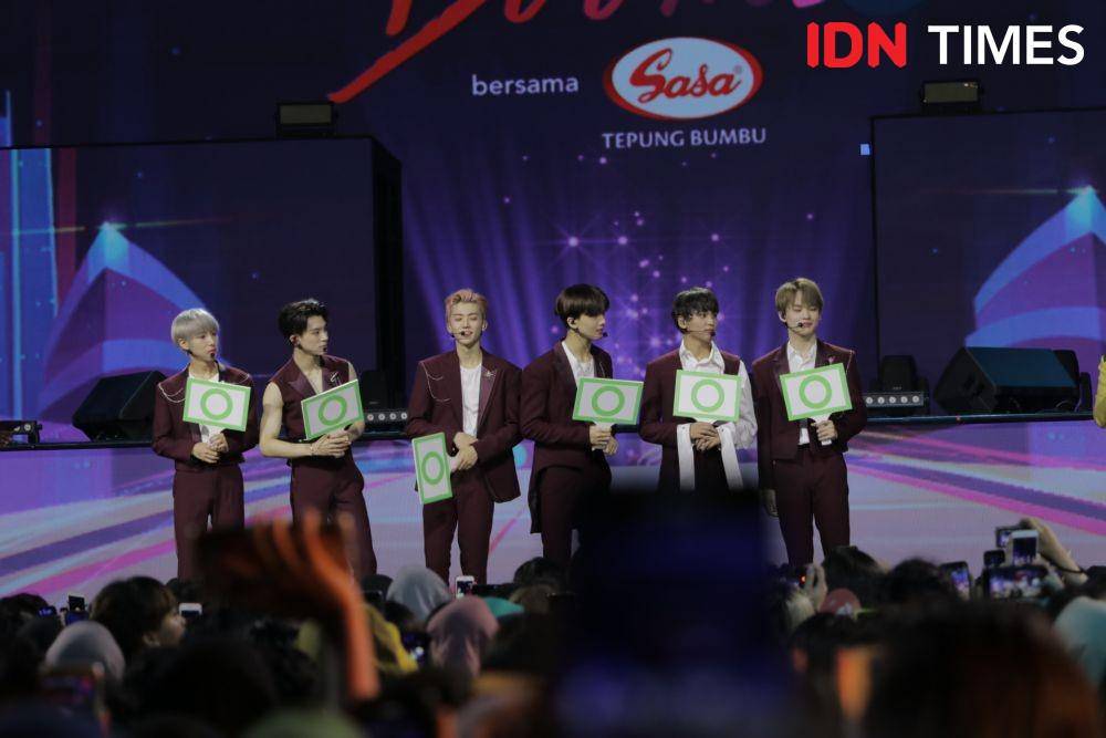NCT Dream dalam acara TRANSMEDIA Boom 18 di Trans Studio Cibubur. 14 Desember 2019. IDN Times/Nadia Umara