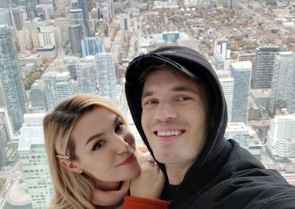 10 Kebersamaan YouTuber PewDiePie & Marzia setelah Menikah