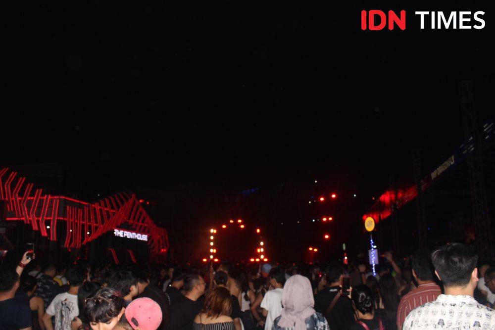 Penampilan spektakuler Calvin Harris di DWP 2019. 15 Desember 2019. IDN Times/Klara Livia