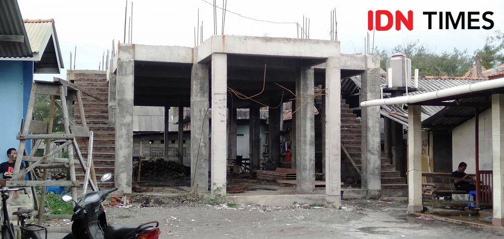 Pembangunan meeting room Pantai Depok. IDN Times/Daruwaskita