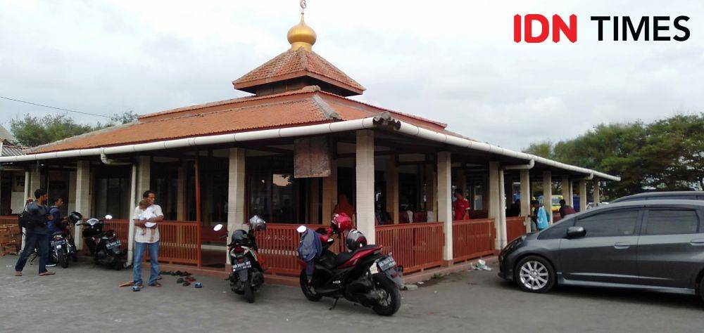Meeting room sangat dekat jaraknya dengan masjid. IDN Times/Daruwaskita