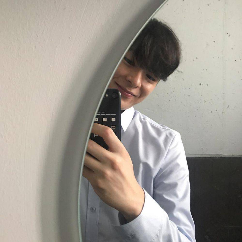 instagram.com/songgeonhee