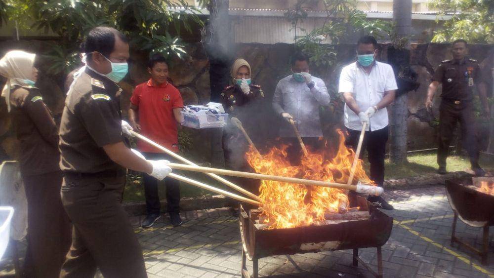 Barang bukti hasil kejahatan yang sudah memiliki kekuatan hukum tetap dimusnahkan. IDN Times/Imron