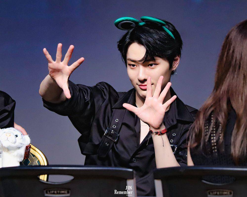 twitter.com/JINKYUN48081459