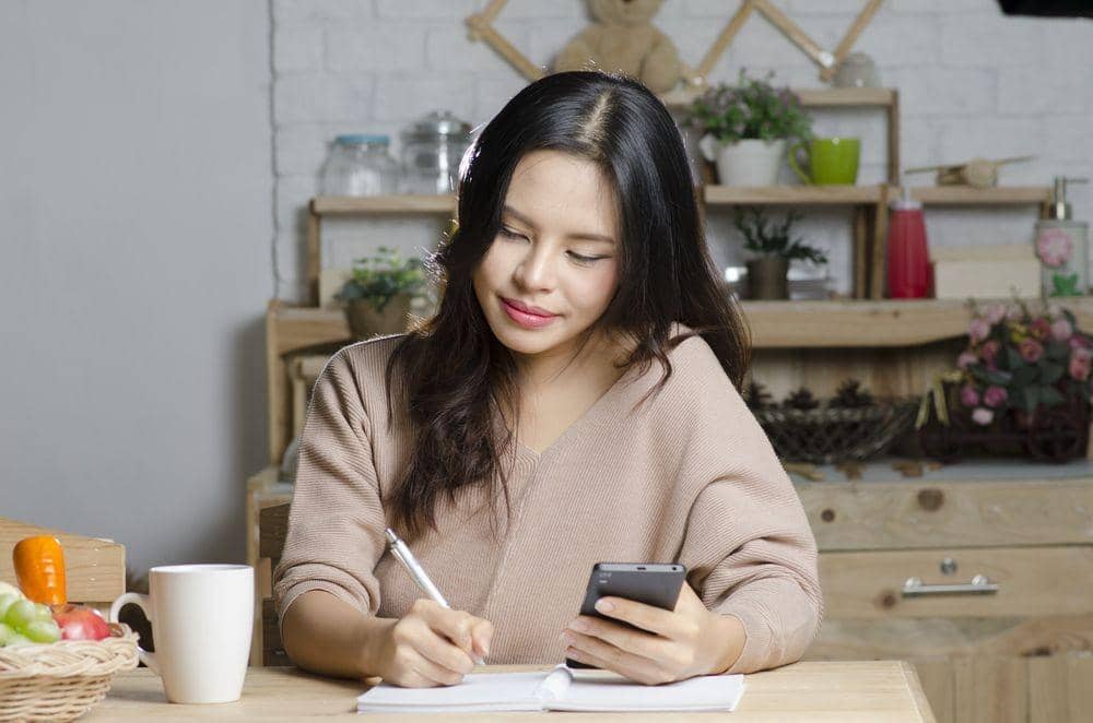 Shutterstock/chaythawin