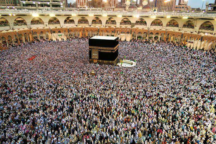 Ka'abah dalam kondisi penuh jemaah (Pixabay.com)