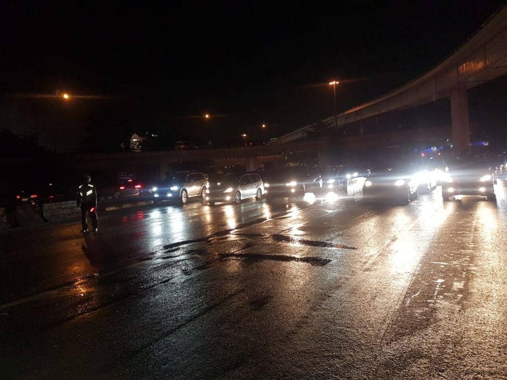 Kondisi buka tutup di underpass Tol Tomang. (Twitter/@TMCPoldaMetro)