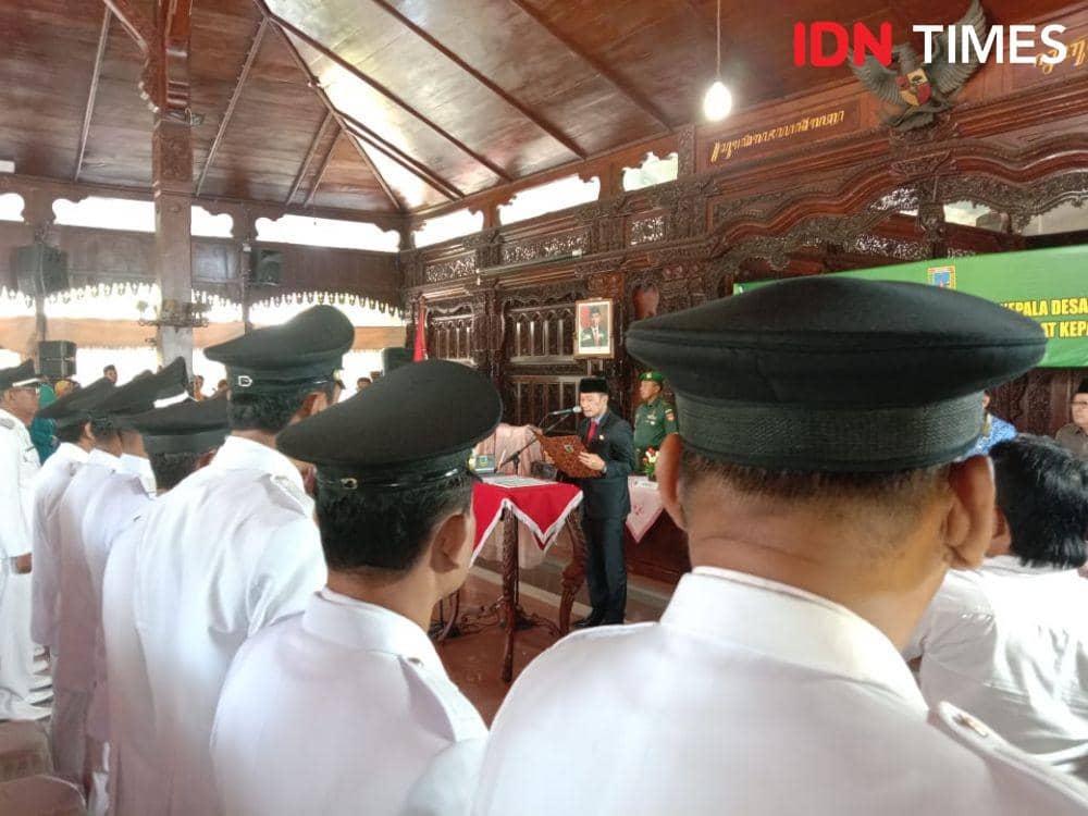 Ilustrasi pelantikan kepala desa. IDN Times/Aji