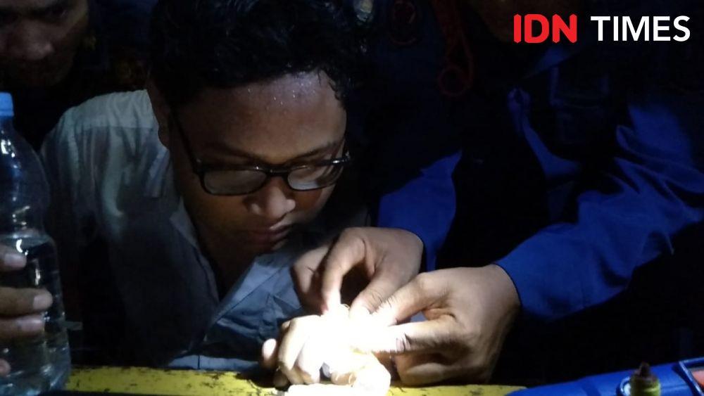 Dramatis, Petugas Damkar Lepaskan Cincin Pelajar di Bekasi