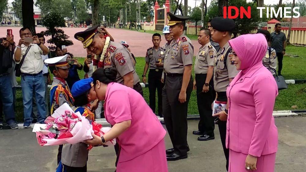 Resmi Bertugas, Kapolda Sumut yang Baru Diadang Dua Polisi Cilik