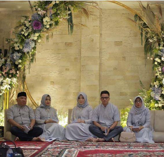 https://www.instagram.com/tiarapangestika/