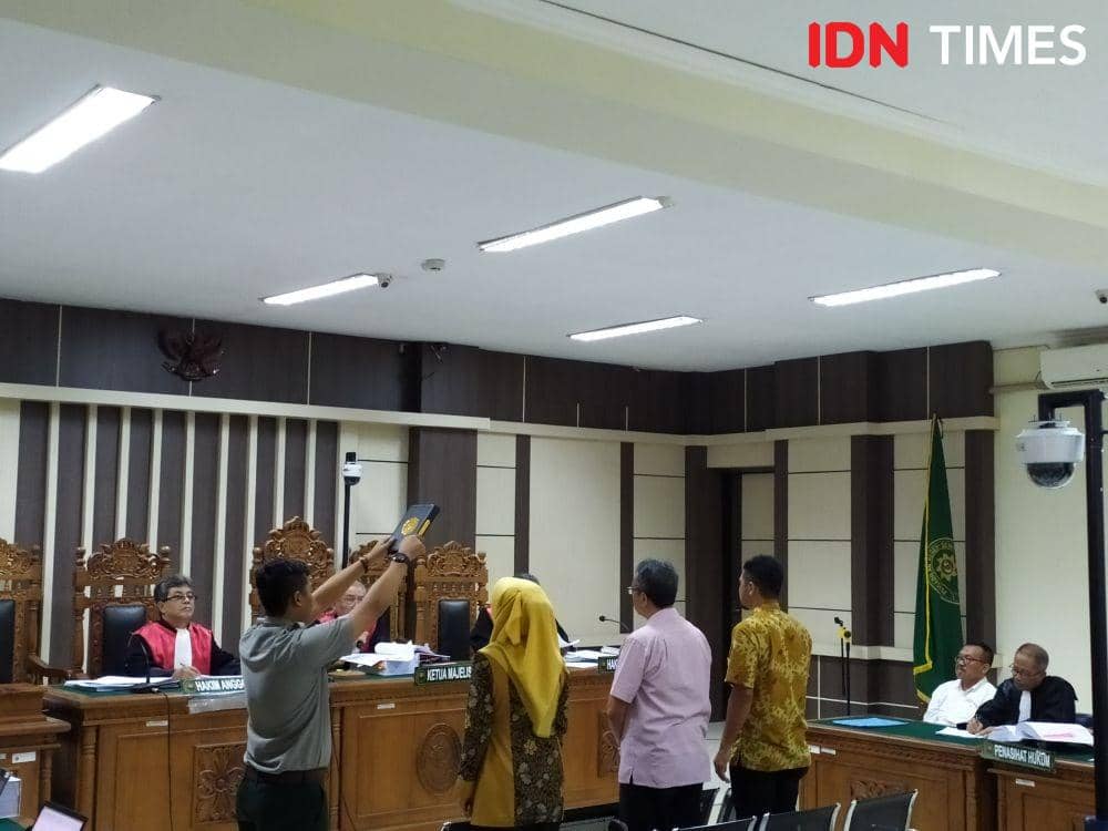 Istri Eks Plt Kepala DPKAD Syok Uang Jual Mobil Dipakai Menyuap Tamzil