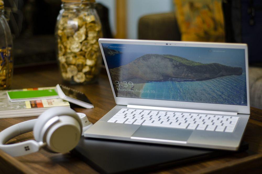 10 Laptop Paling Ringan Terbaik di 2019, Makin Aktif dan Produktif