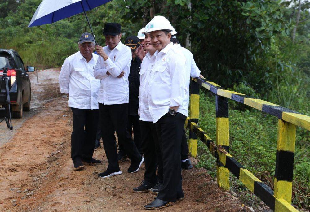 Presiden Jokowi dan sejumlah menteri Kabinet Indonesia Maju (Dok. Kemendagri)