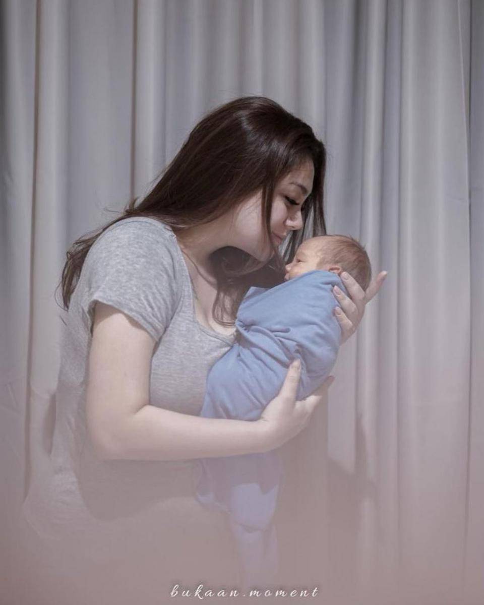 https://www.instagram.com/celine_evangelista