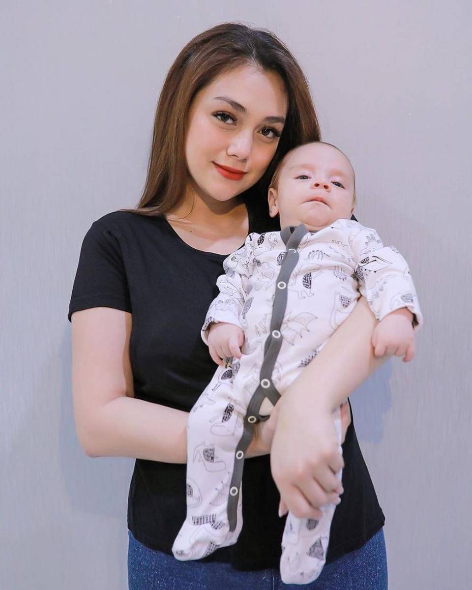 https://www.instagram.com/celine_evangelista