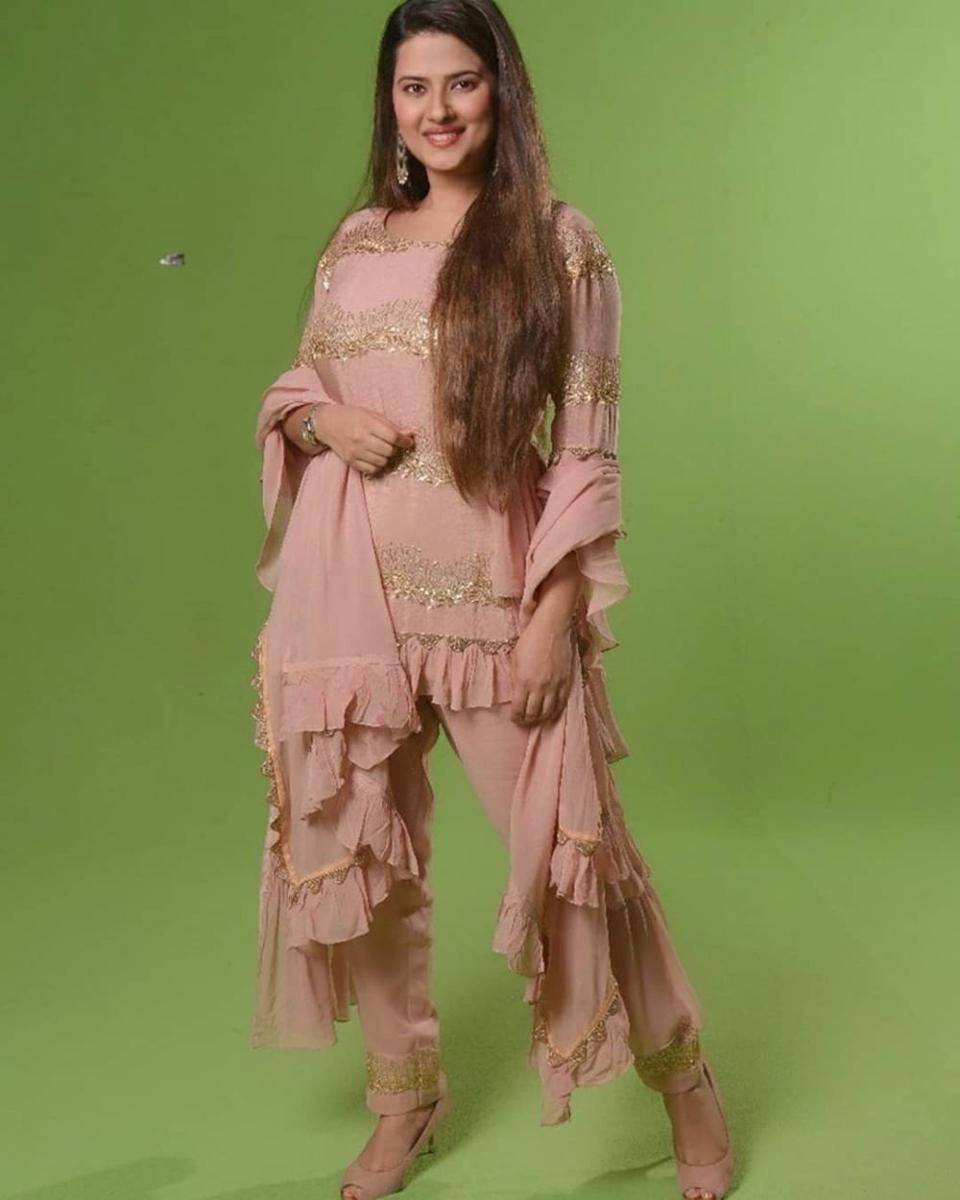 Instagram/ itsmekratika