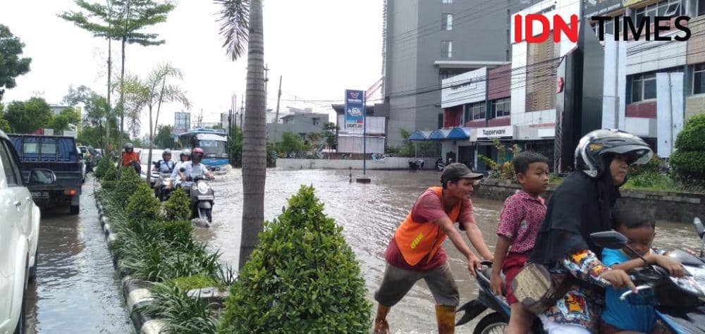 Banjir yang terjadi di wilayah kota Palembang (IDN Times/Sidratul Muntaha)