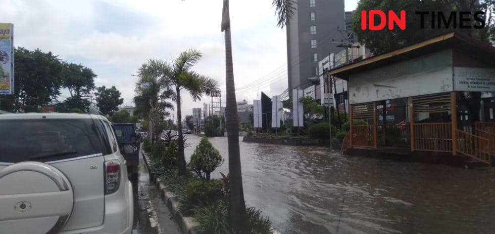 Banjir yang terjadi di wilayah kota Palembang (IDN Times/Sidratul Muntaha)