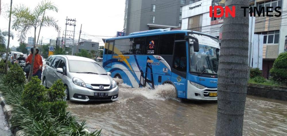 Banjir yang terjadi di wilayah kota Palembang (IDN Times/Sidratul Muntaha)