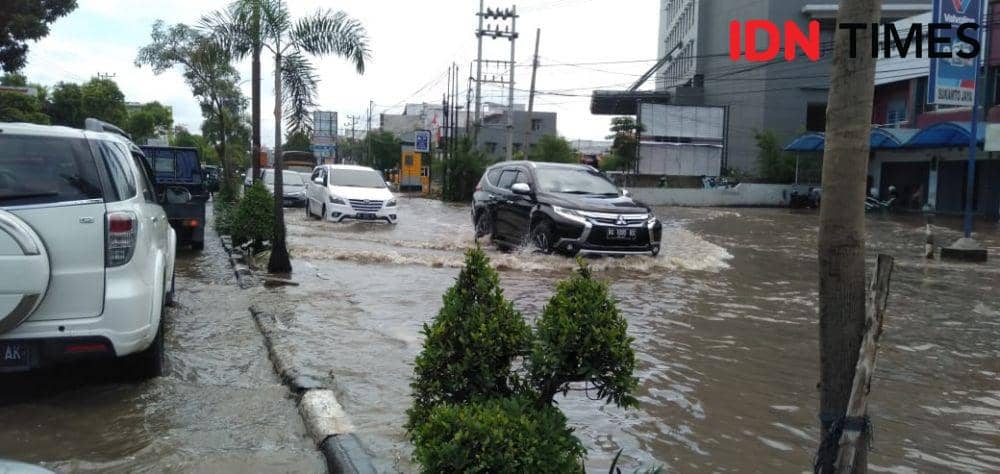 Banjir yang terjadi di wilayah kota Palembang (IDN Times/Sidratul Muntaha)