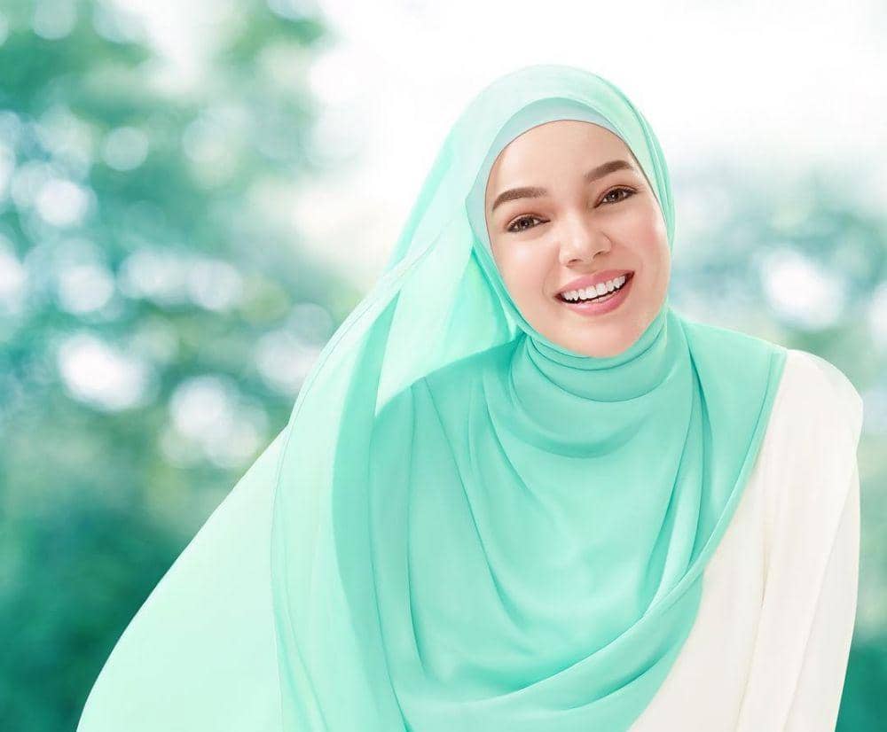 Doyan Senyum, 6 Artis Indonesia Ini Punya Wajah yang Menawan