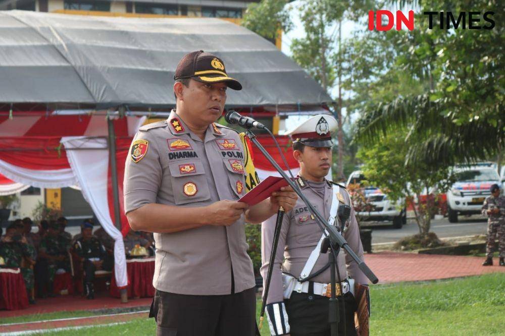 Kapolres PPU, AKBP M. Dharma Nugraha saat membacakan amanat Kapolri Jenderal Polisi Drs. Idham Azis. M. Si, pada Apel Gelar Pasukan Operasi Lilin Mahakam 2019 (IDN Times/ Ervan Masbanjar)