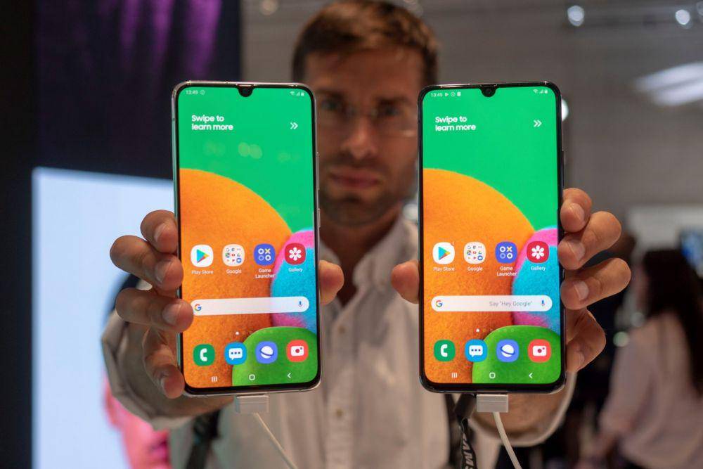 phonearena.com