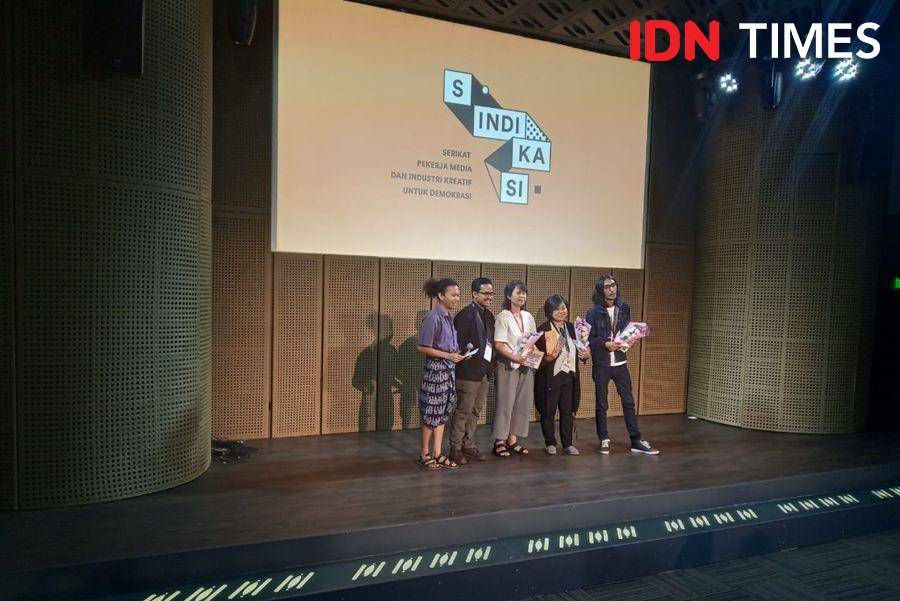 Luviana Ariyanti (tengah) pada salah satu acara Serikat SINDIKASI. 2 Desember 2019. IDN Times/Febriyanti Revitasari