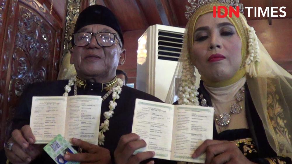 Nikah massal yang diselenggarakan Pemerintah Kota Tegal dan Pengadilan Agama setempat, Kamis (19/12). IDN Times/Haikal Adithya