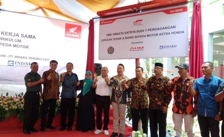 Penerapan kurikulum Teknik Sepeda Motor (TBSM) Astra Honda dengan SMK Swasta Satrya Budi 1 Perdagangan, Simalungun (Dok. IDN Times)