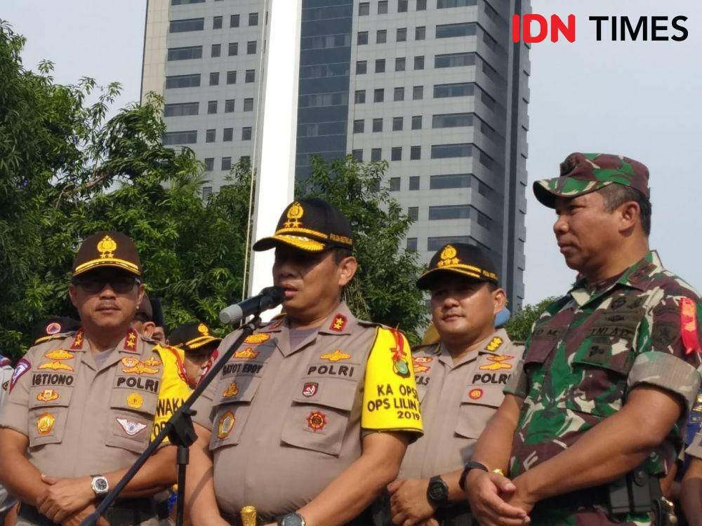 Kapolda Metro Jaya Irjen Pol Gatot Eddy Pramono saat menggelar apel Operasi Lilin 2019 menjelang Natal 2019 dan Tahun Baru 2020 di Mapolda Metro Jaya, Kamis (19/12). (IDN Times/Axel Joshua Harianja)